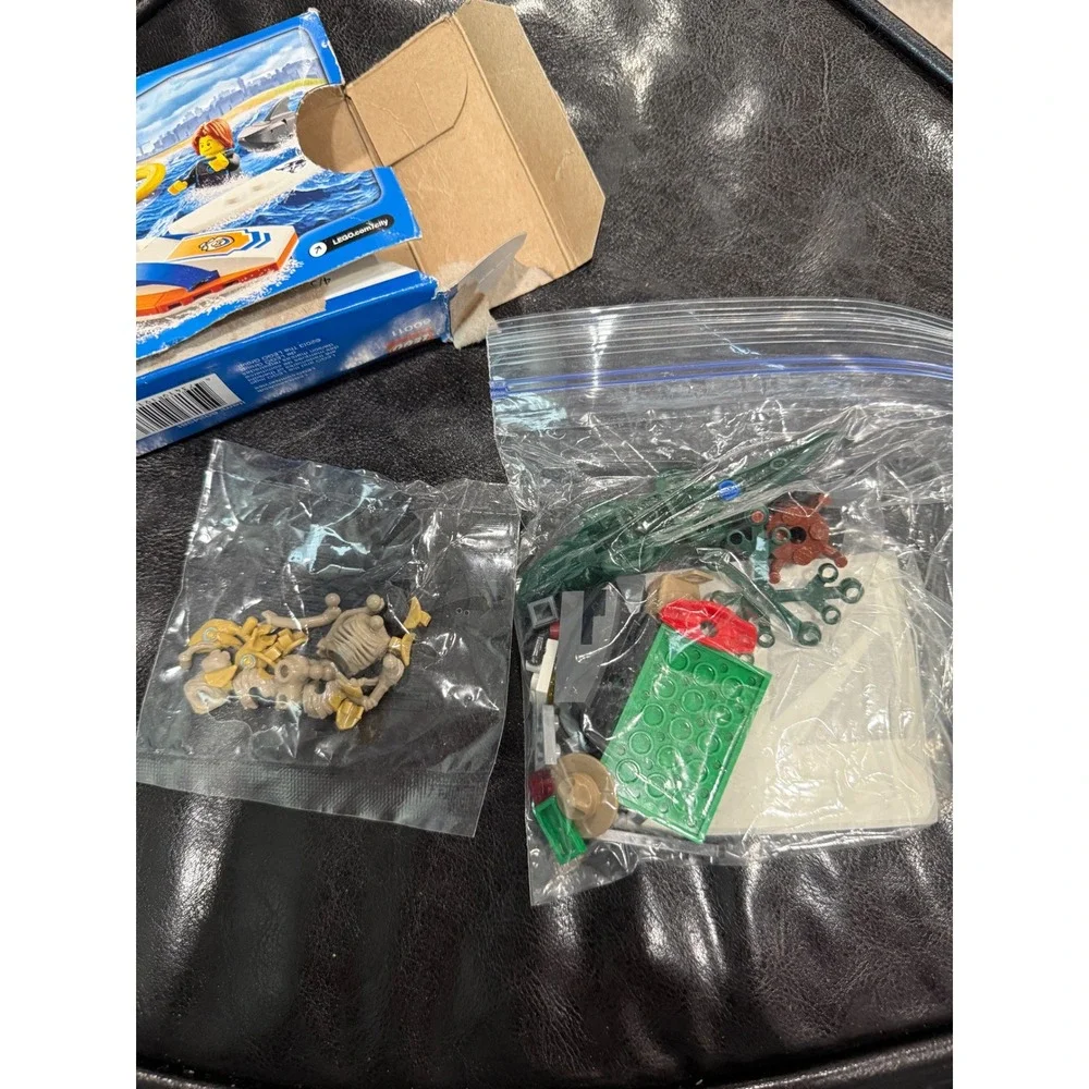 LEGO City 60011 Surfer‎ Rescue Building Toy 32 Pieces Ages 5-12 Box Set